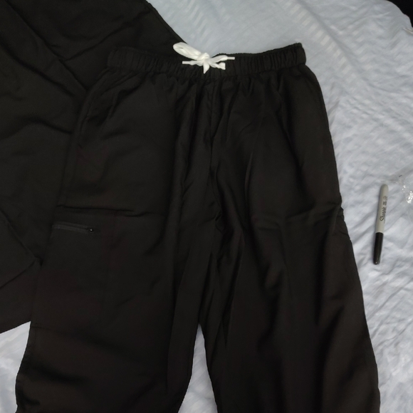 Black XXL Scrubs- New In Package - Picture 3 of 3